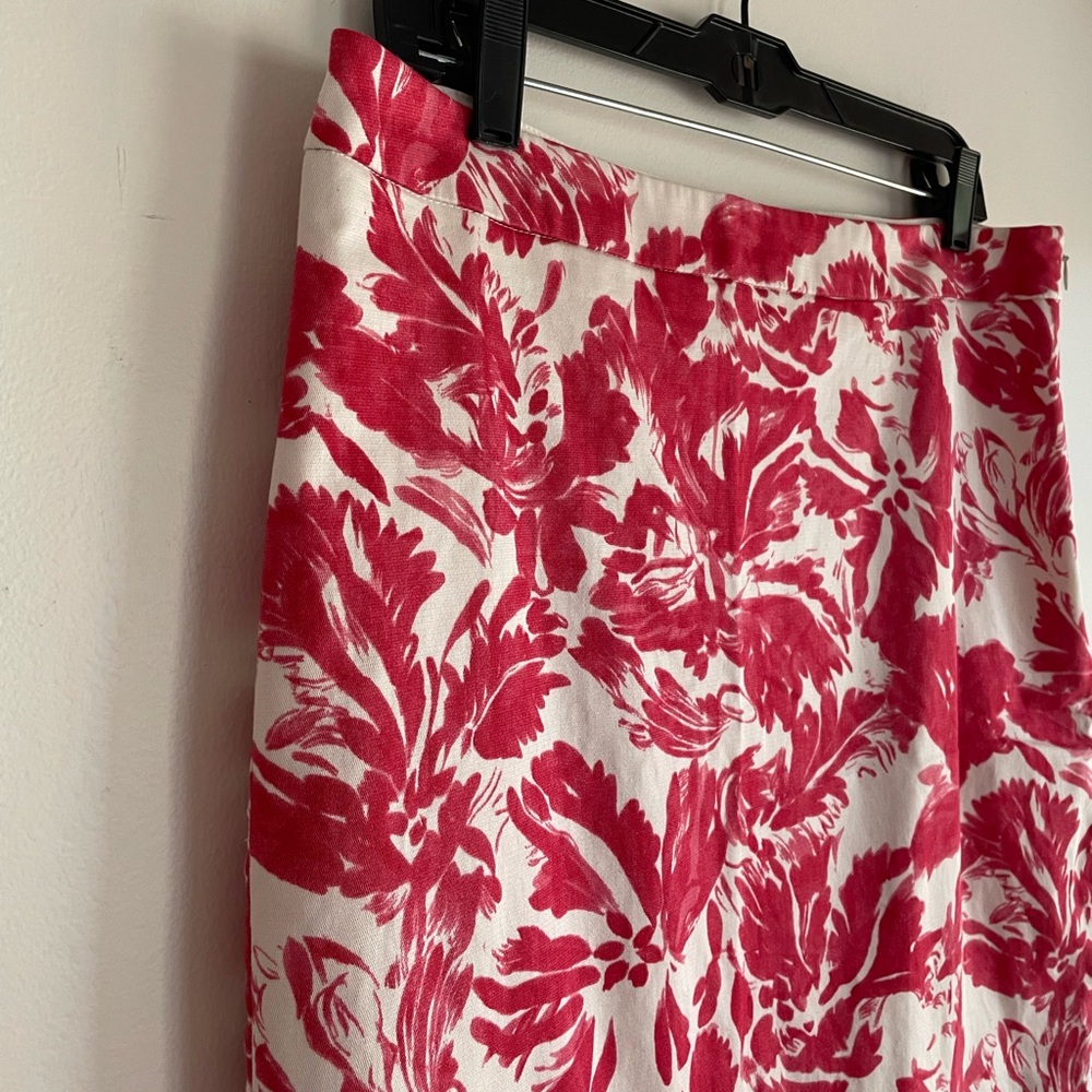 The Limited Red and White Floral SIde Zip Pencil Skirt Size 12 - Picture 2 of 6